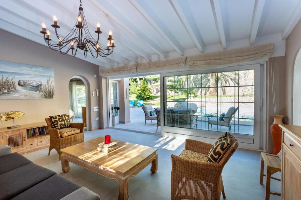 Azzurra Home-charming Property- For 6 Guests Villa Benissa